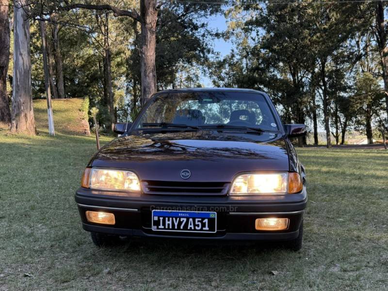 CHEVROLET - MONZA - 1992/1992 - Vermelha - R$ 28.000,00
