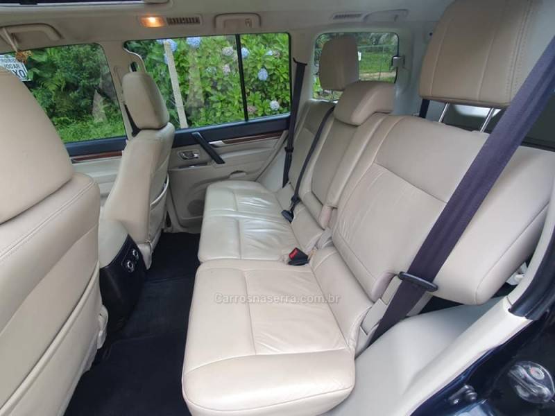 MITSUBISHI - PAJERO FULL - 2010/2011 - Preta - R$ 117.000,00