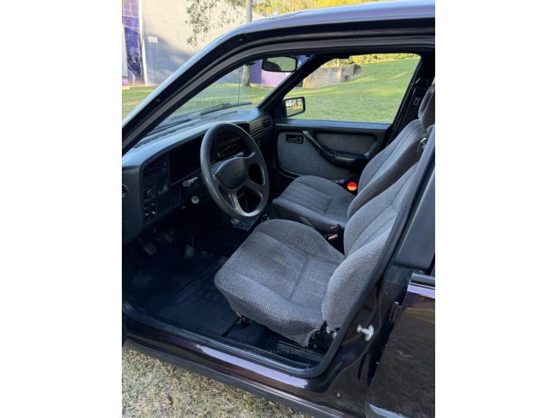CHEVROLET - MONZA - 1992/1992 - Vermelha - R$ 28.000,00