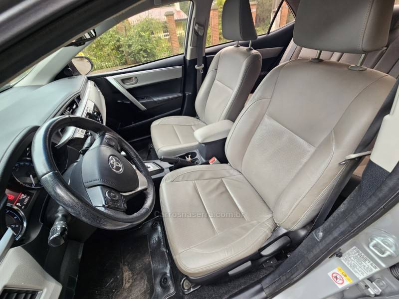 TOYOTA - COROLLA - 2016/2017 - Prata - R$ 92.000,00