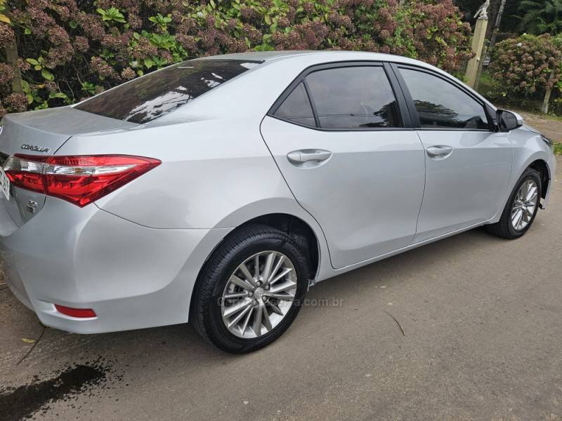 TOYOTA - COROLLA - 2016/2017 - Prata - R$ 92.000,00