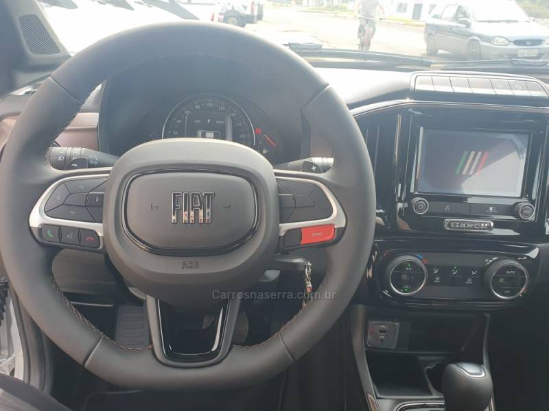 FIAT - STRADA - 2023/2024 - Várias - R$ 136.990,00