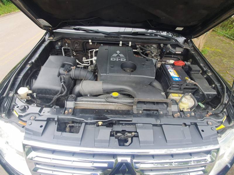 MITSUBISHI - PAJERO FULL - 2010/2011 - Preta - R$ 117.000,00