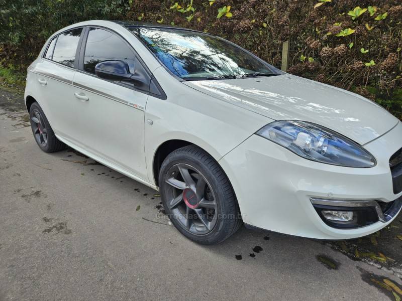 FIAT - BRAVO - 2015/2016 - Branca - R$ 54.800,00