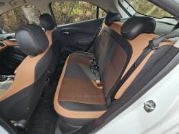 CHEVROLET - ONIX - 2017/2018 - Branca - R$ 63.000,00