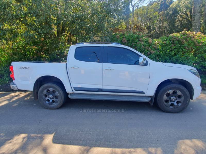 CHEVROLET - S10 - 2012/2013 - Branca - R$ 109.800,00