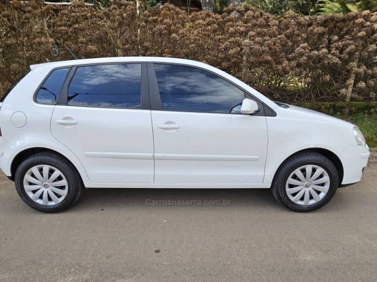 VOLKSWAGEN - POLO - 2011/2012 - Branca - R$ 39.900,00
