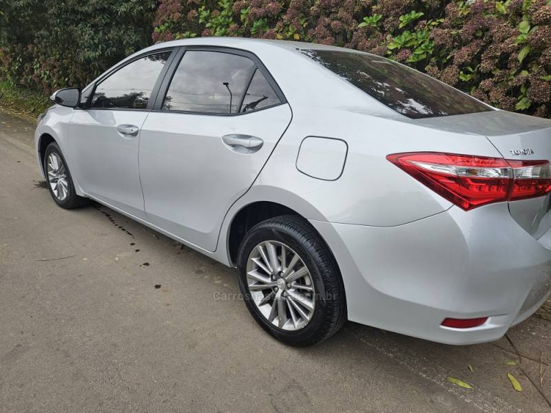 TOYOTA - COROLLA - 2016/2017 - Prata - R$ 92.000,00