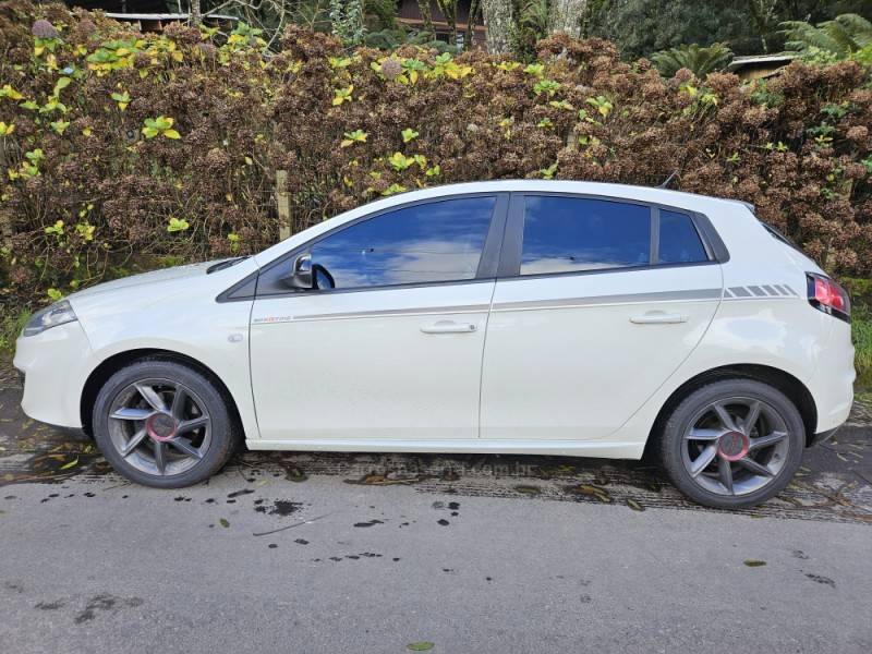 FIAT - BRAVO - 2015/2016 - Branca - R$ 54.800,00