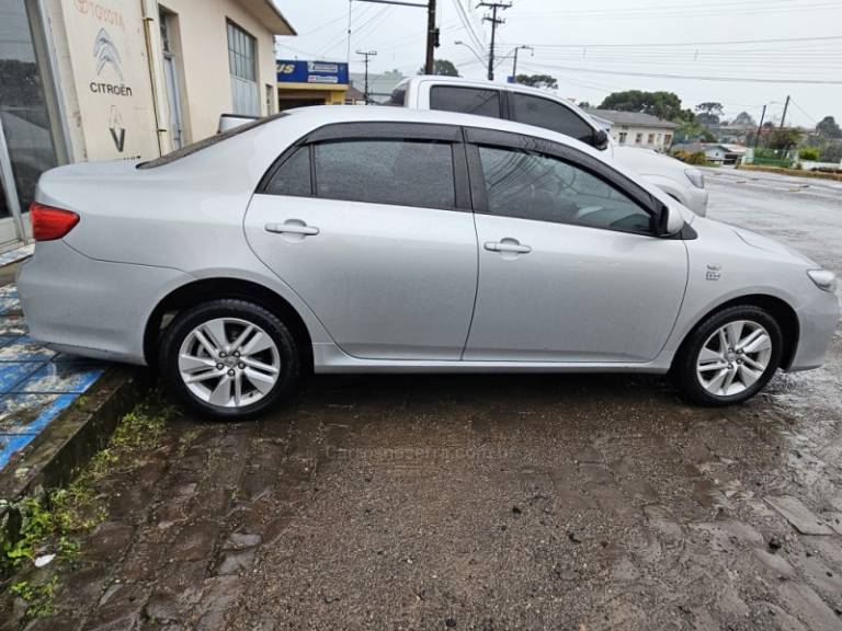 TOYOTA - COROLLA - 2011/2012 - Prata - R$ 62.000,00