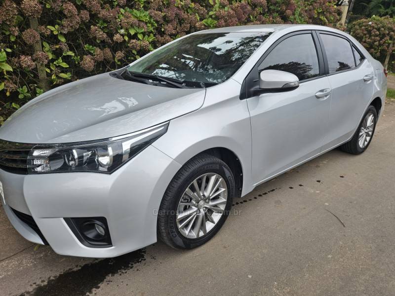 TOYOTA - COROLLA - 2016/2017 - Prata - R$ 92.000,00