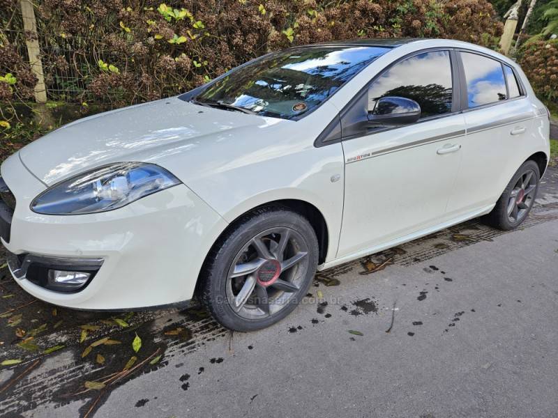 FIAT - BRAVO - 2015/2016 - Branca - R$ 54.800,00